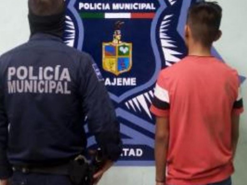 Menor de edad detenido por robar celular a mujer adulta