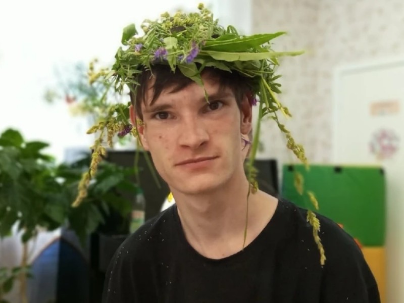 Menor de edad golpea a joven con parálisis cerebral hasta morir