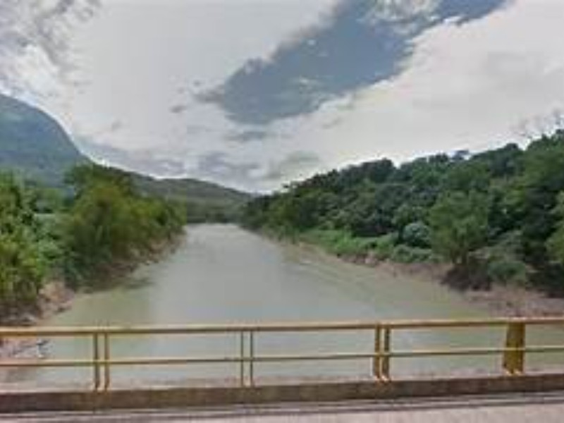 Menor es arrastrada por el rio tonto en Tlacotepec