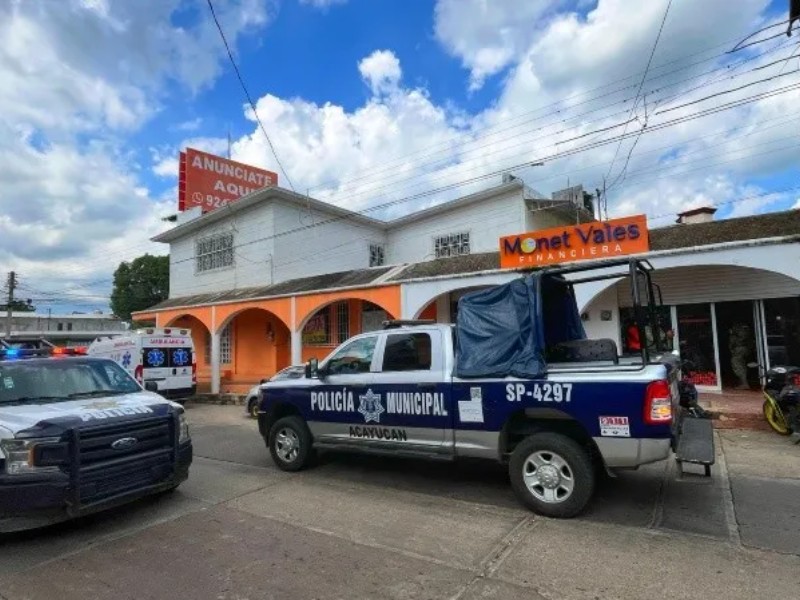 Menor es tomado como rehén en asalto a financiera en Acayucan