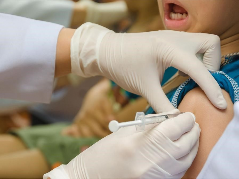 Menores no pueden recibir las vacunas contra el COVID-19