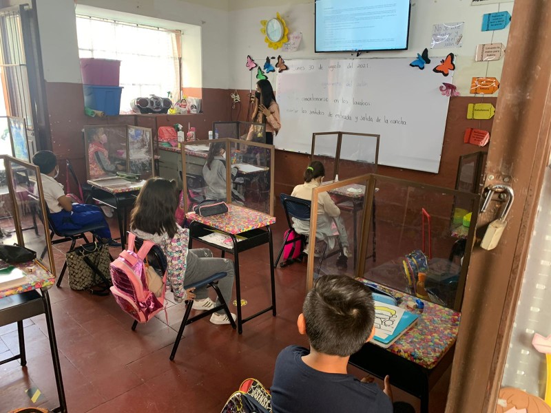 Menores y profesores con comorbilidades seguirán a distancia