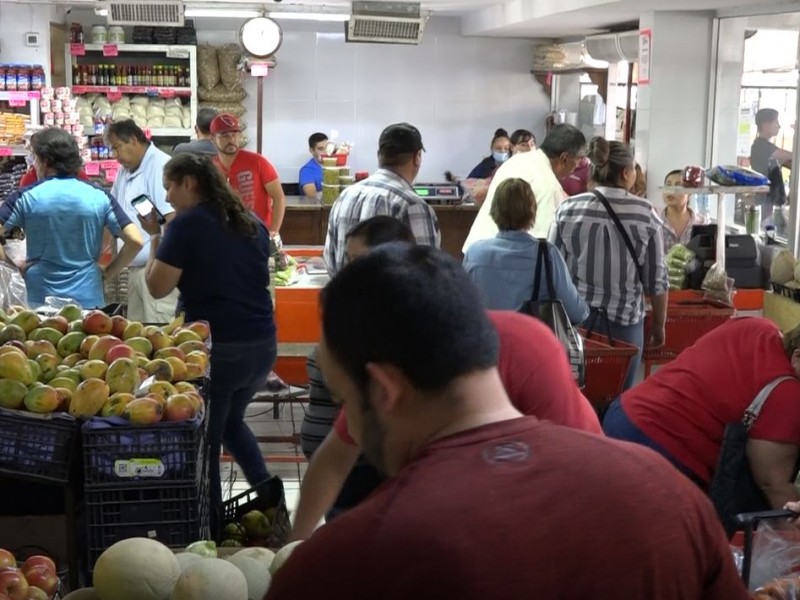 Mercadito Unión luce abarrotado, ciudadanía no toma precauciones contra coronavirus