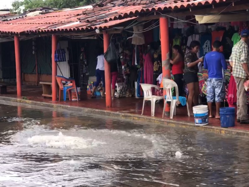 Mercado de Artesanías “La Marina” inundado