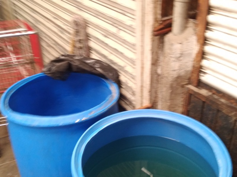 Mercado de Las Juntas con problemas de agua potable