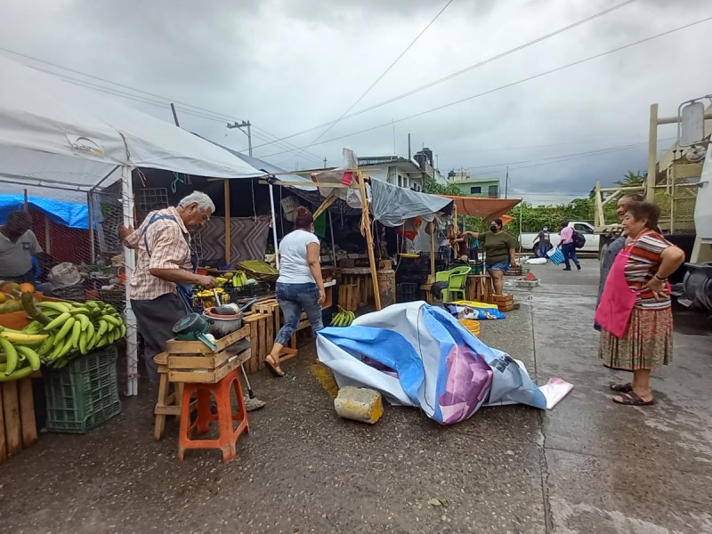 Mercados de Tuxpan registraron pérdida de mercancía por huracán