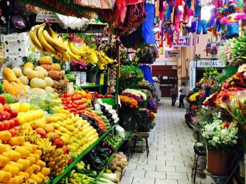 Mercados leoneses mantienen afluencia de personas por días santos