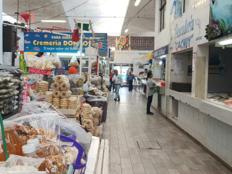 Mercados municipales lucen desolados ante covid-19