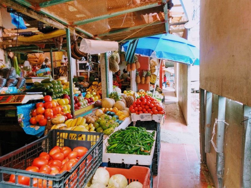 Mercados municipales reportan bajas ventas pese a la temporada