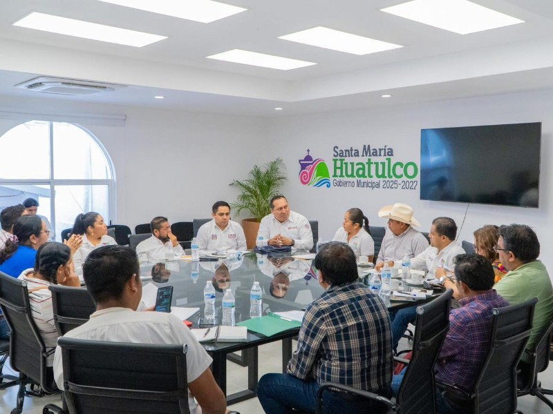 Mesa de trabajo fortalece educación básica en El Puente de Coyula