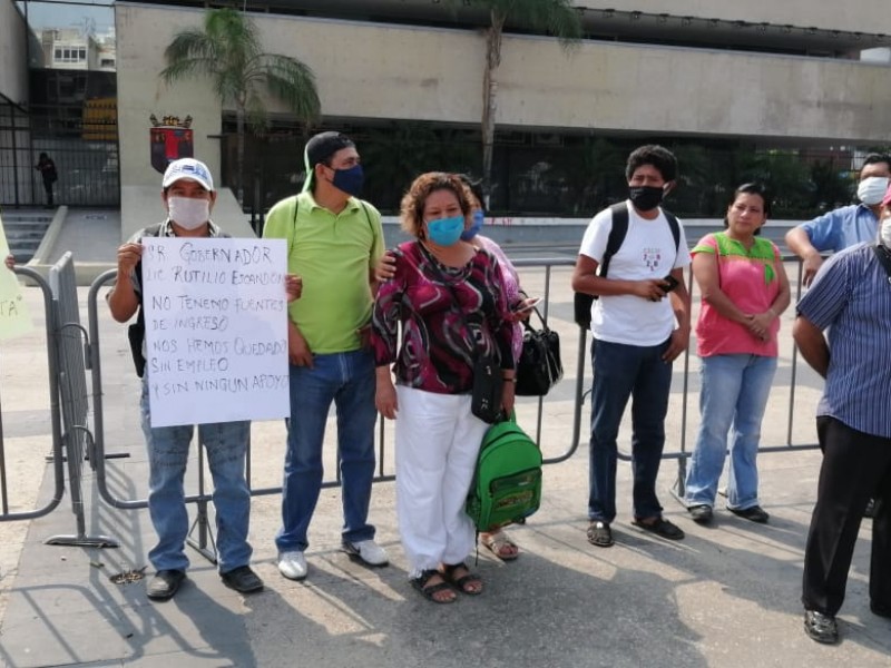 Meseros desempleados por pandemia COVID-19 protestan