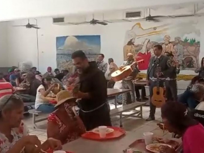 Mesón de Jesús celebra a Mamás