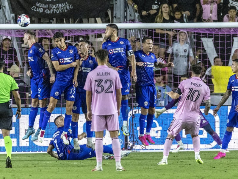 Messi debuta con Miami marcando un golazo