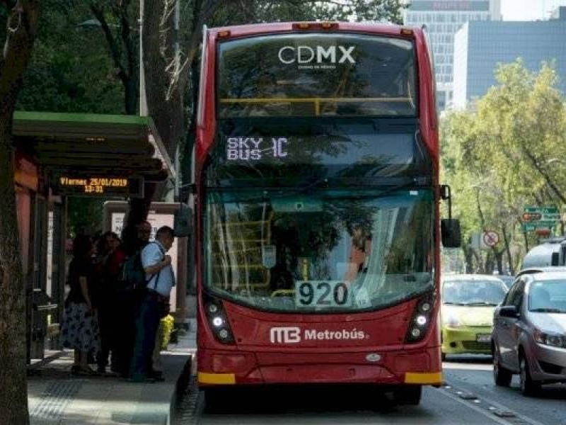 Metrobús interrumpirá servicio por desfile navideño