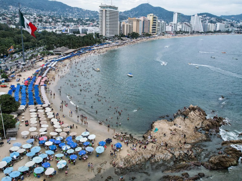 Mexicanos abarrotan las playas para Año Nuevo