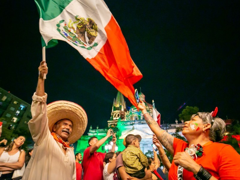 Mexicanos con orgullo, amor y lealtad al país.