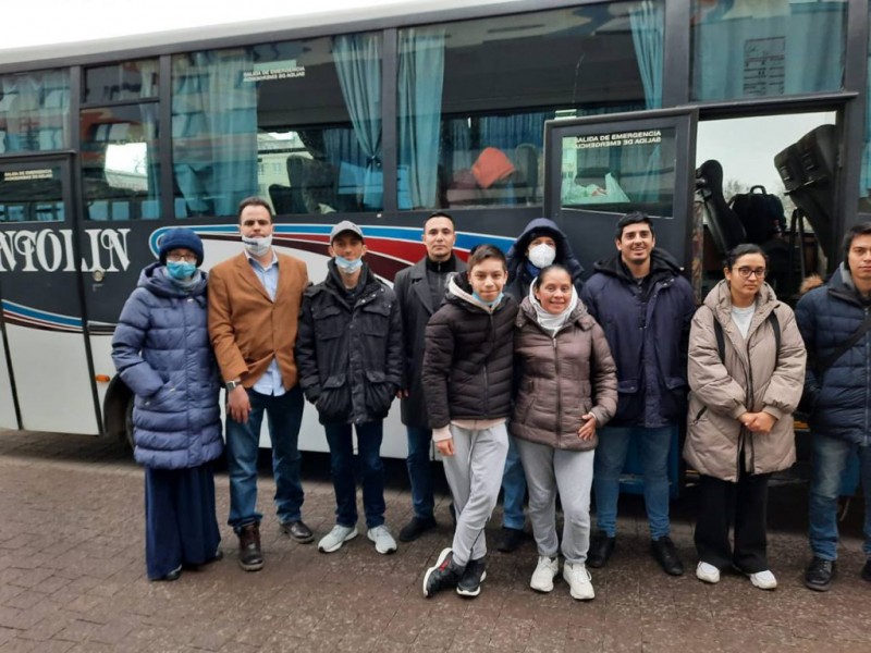 Mexicanos intentan salir de Ucrania en autobús