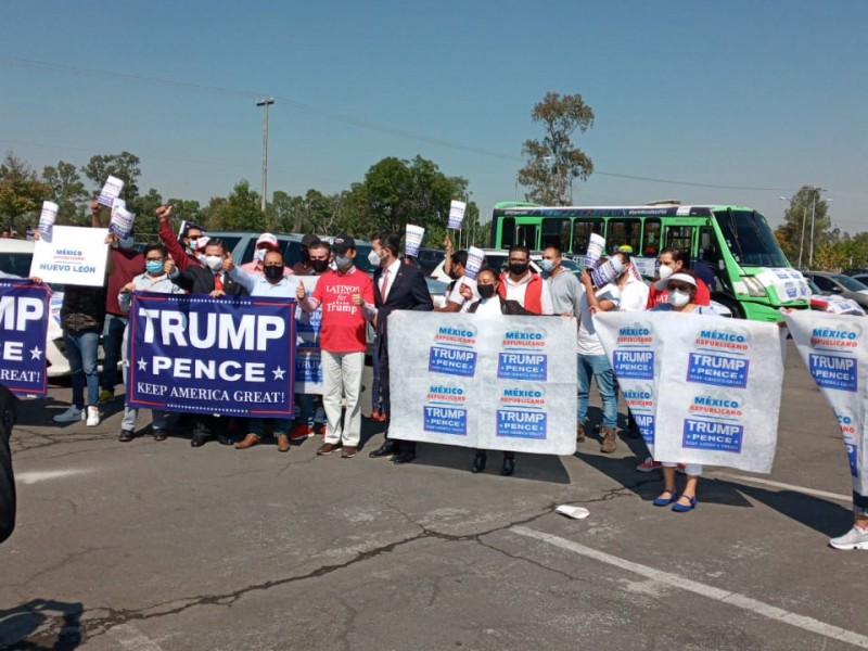 (VIDEO) Mexicanos organizan caravana a favor de Trump