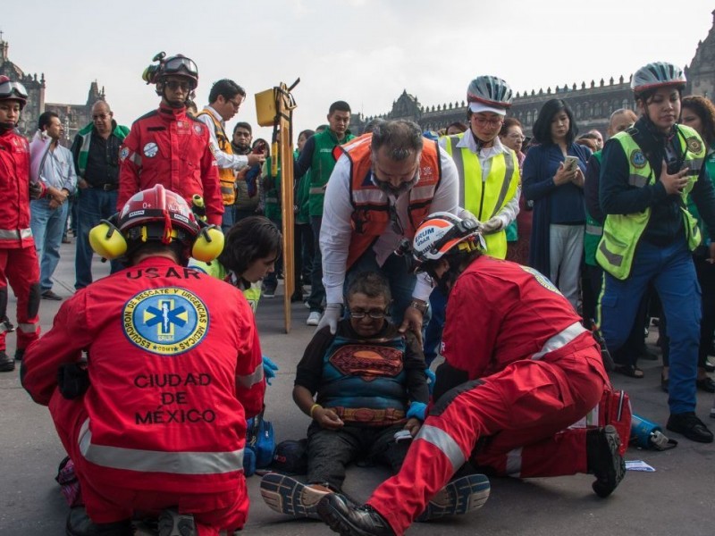 Mexicanos participan en primer Simulacro Nacional 2021