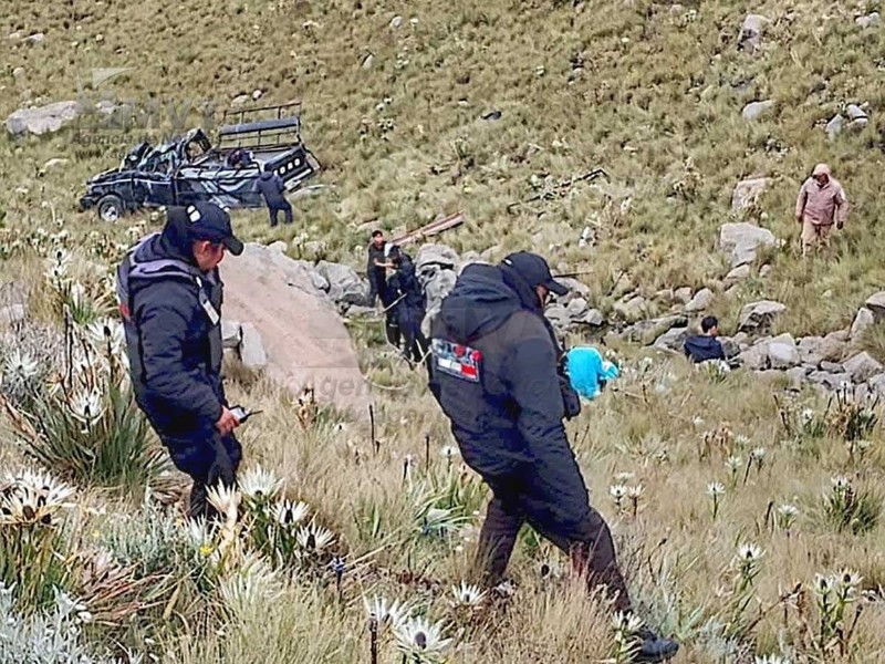 Mexicanos y asiáticos permanecen hospitalizados tras volcadura en 