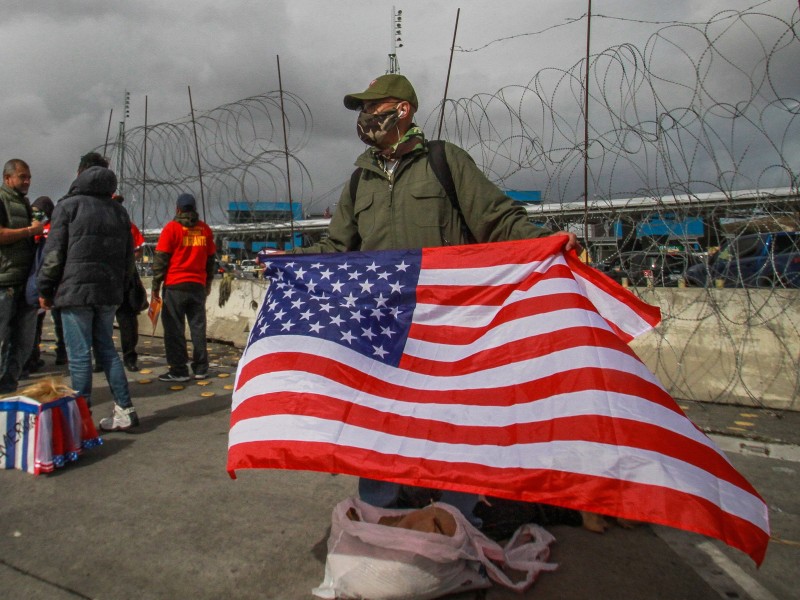 Mexicanos y migrantes celebran triunfo de Biden en Tijuana