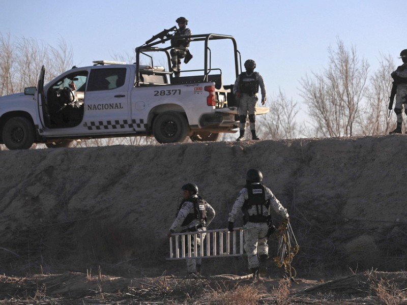 México asegura armas, droga y vehículos en frontera norte