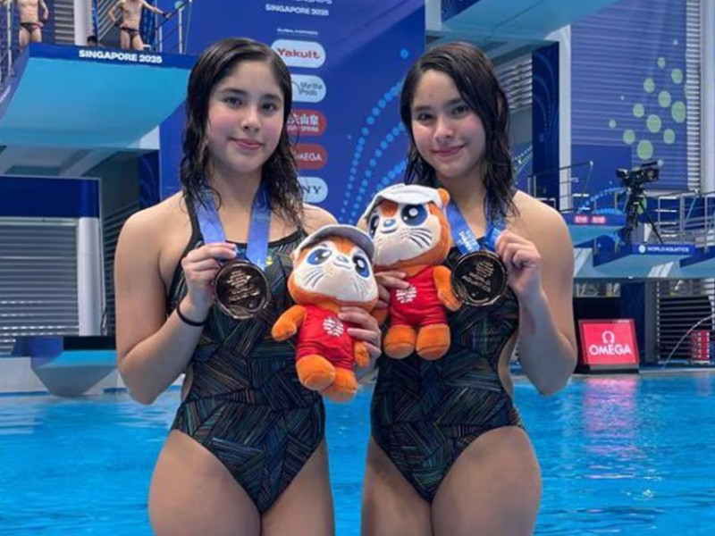 México celebra medalla mundial de clavadistas jaliscienses