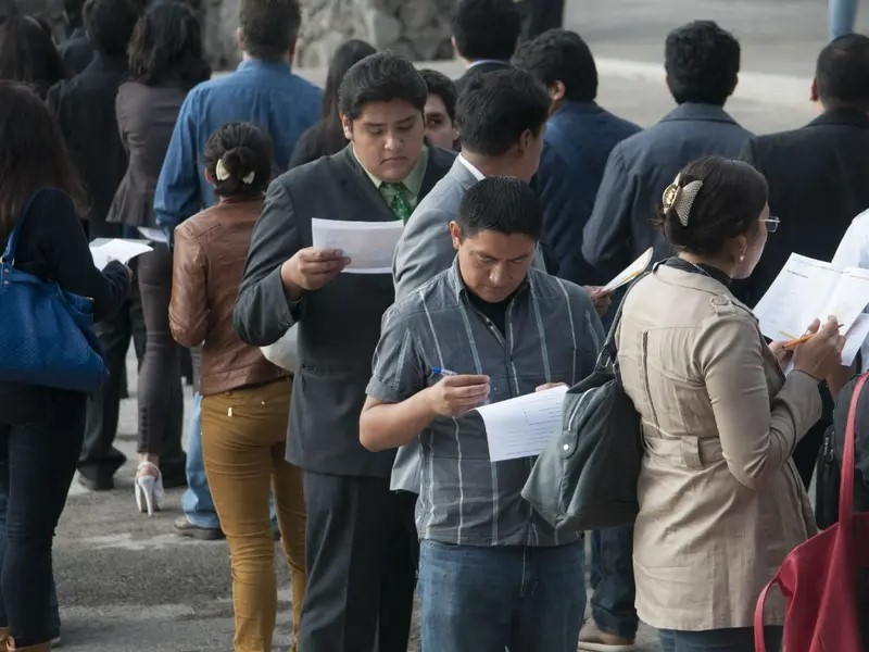 México: empleo crece, pero más de la mitad es informal
