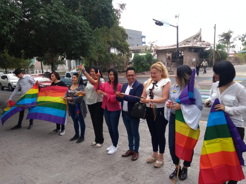 Inauguran cruce peatonal de la Diversidad: LGBT