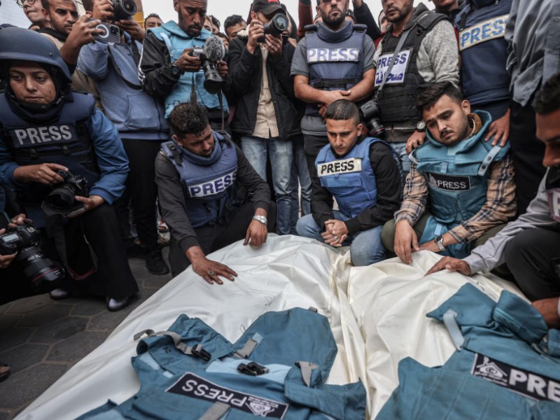 México exige paz tras muerte de periodistas en Gaza