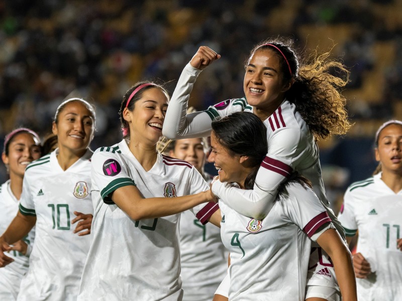 México inicia aplastando a Surinam 9-0 en el CONCACAF W