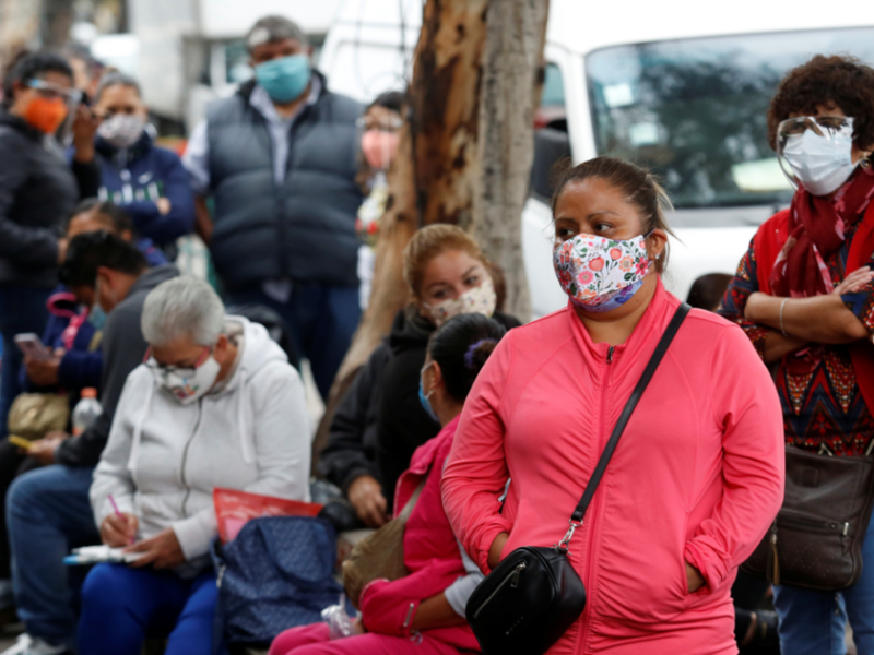 México rebasa las 298 mil muertes por Covid-19