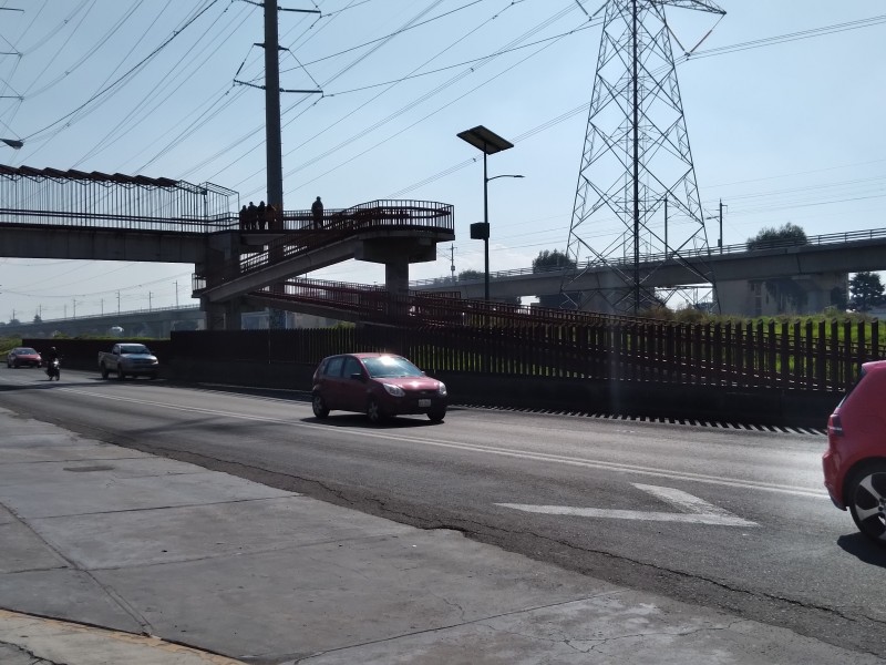 Mexiquenses se rehúsan a utilizar puentes peatonales