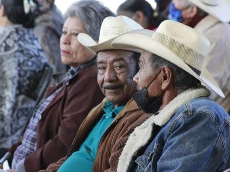 Michoacán; continúa entrega de tarjetas a adultos mayores recién incorporados