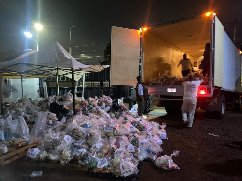Michoacán envía primer camión con ayuda humanitaria a Guerrero