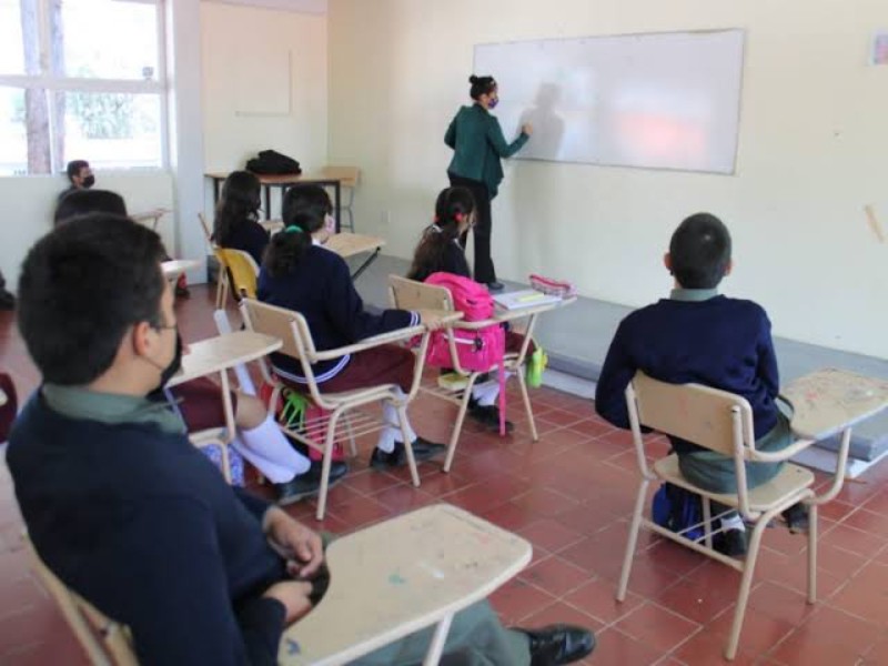 Michoacán mantiene rezago en profesores: faltan más de 2 mil docentes
