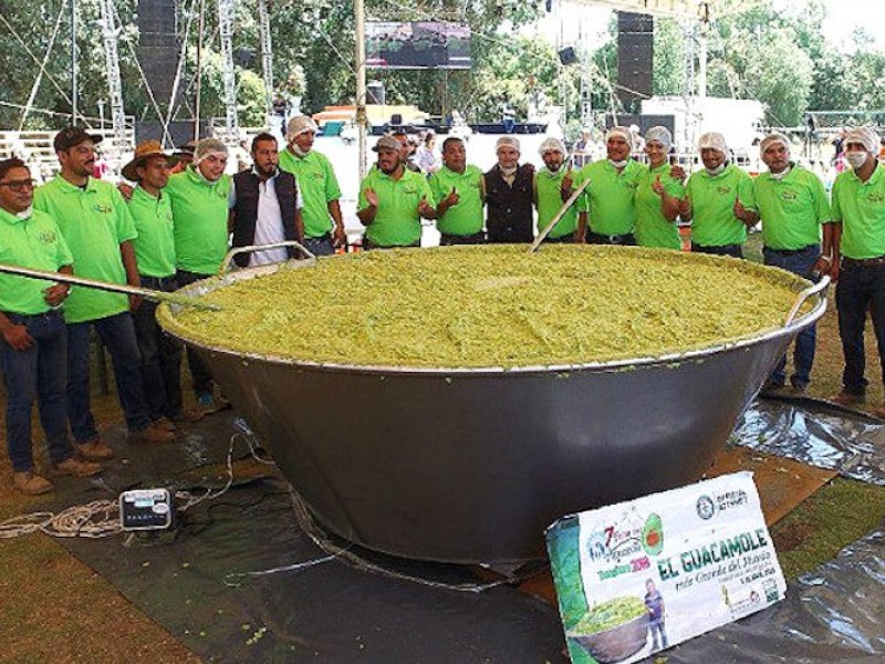 Michoacán, rompe récord al guacamole más grande del mundo