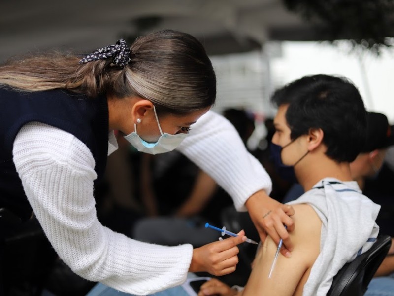 Michoacanos han mezclado hasta tres marcas de vacuna COVID
