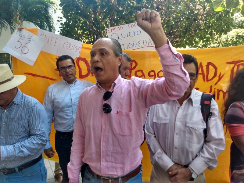 Miembros de CNTE y EMSAD se manifiestan en la SEP