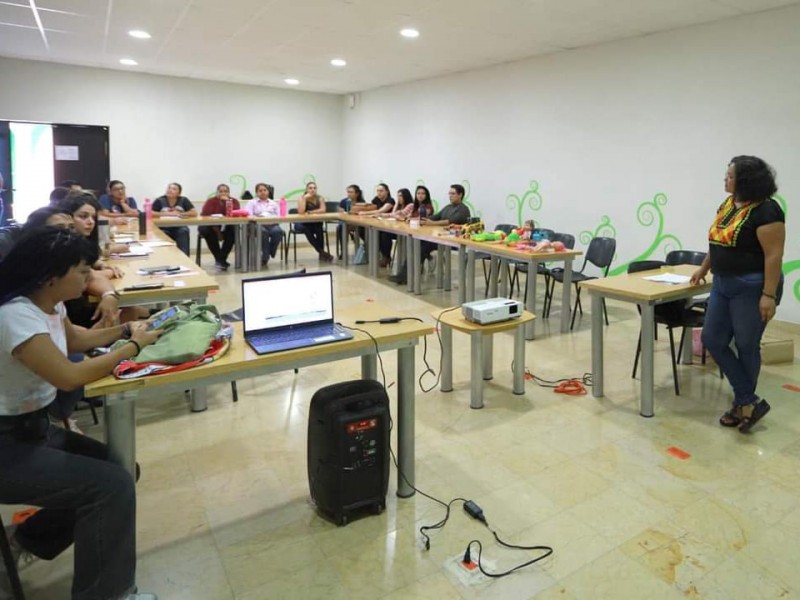 Miembros del IMSM toman curso en perspectiva de género