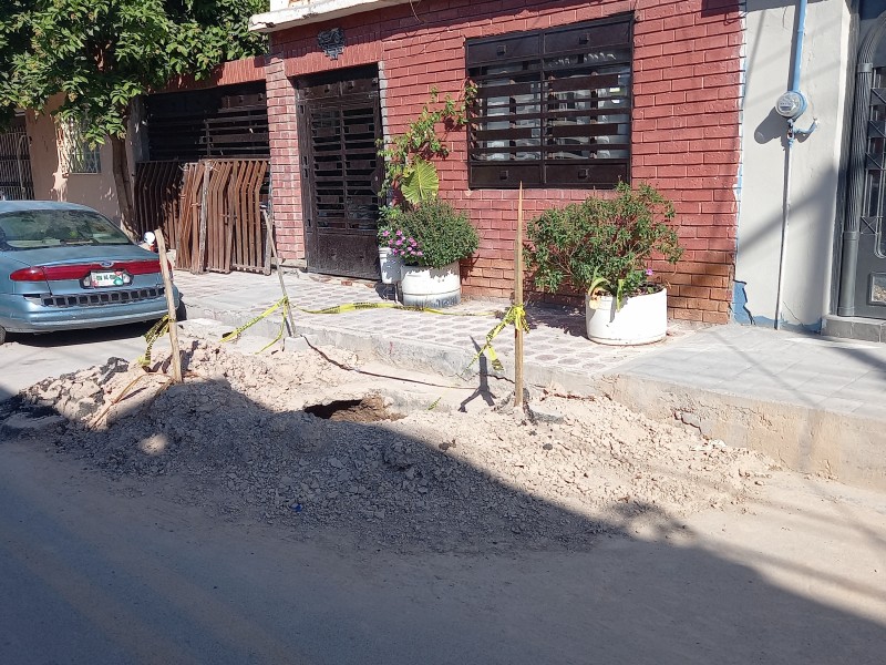 Mientras agua se pierde en fugas a vecinos les falta