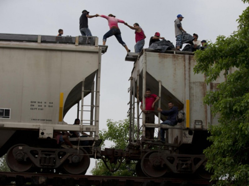 Migrante pierde el brazo al caer de tren 