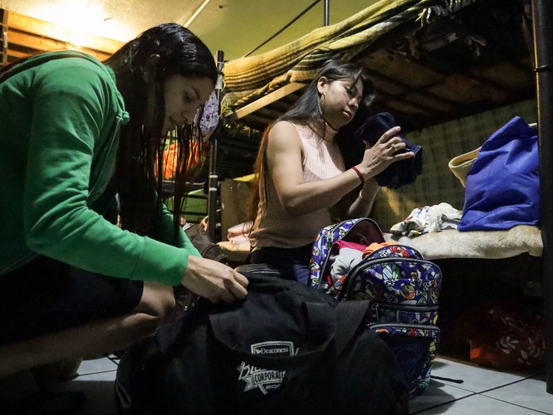 Migrantes abandonan Tijuana tras no poder cruzar a EEUU