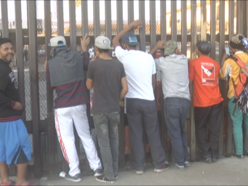 Migrantes aseguran cruzarán la frontera