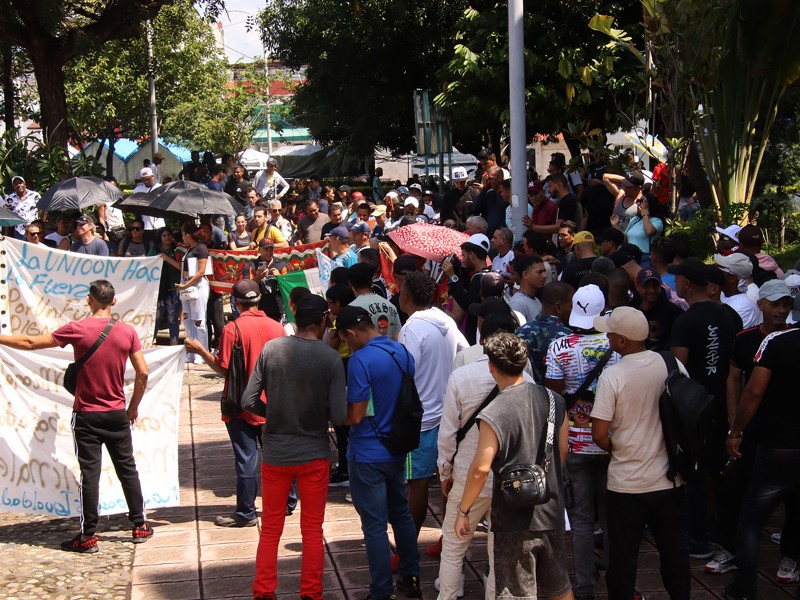 Migrantes centroamericanos denuncian violencia y buscan refugio seguro en México