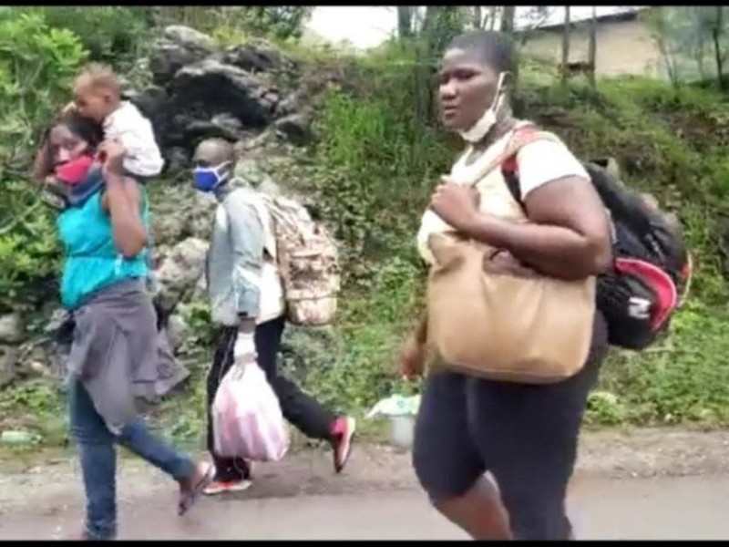 Migrantes haitianos avanzan rumbo a la frontera mexicana