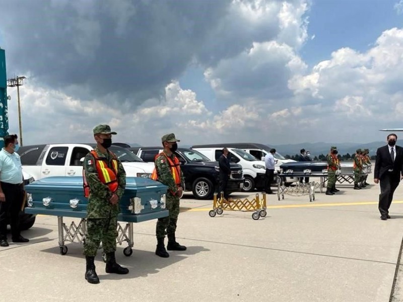 Migrantes mexicanos fallecidos en tráiler de Texas son repatriados