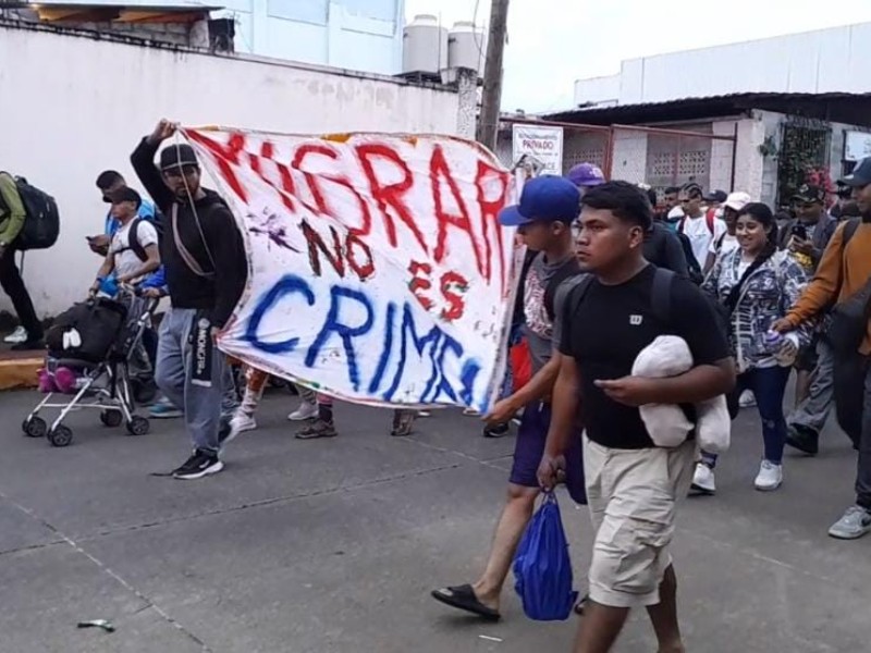 Migrantes que conforman caravana buscan emplearse en México