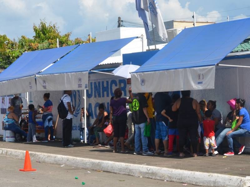 Migrantes reclaman apoyos a la ACNUR en Chiapas