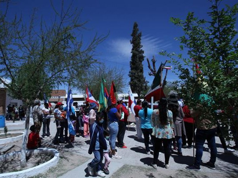 Migrantes recrean Pasión de Cristo en la frontera con EEUU